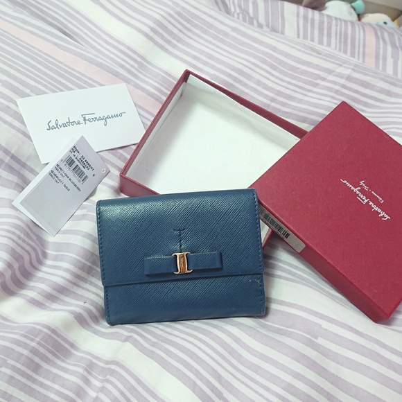 Salvatore Ferragamo Handbags - Auth Salvatore Ferragamo Vera Compact Wallet